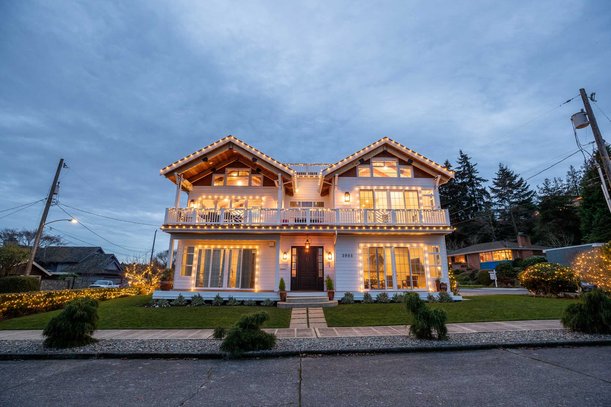 Save $100 on Your First Year of Professional Holiday Lighting in Seattle