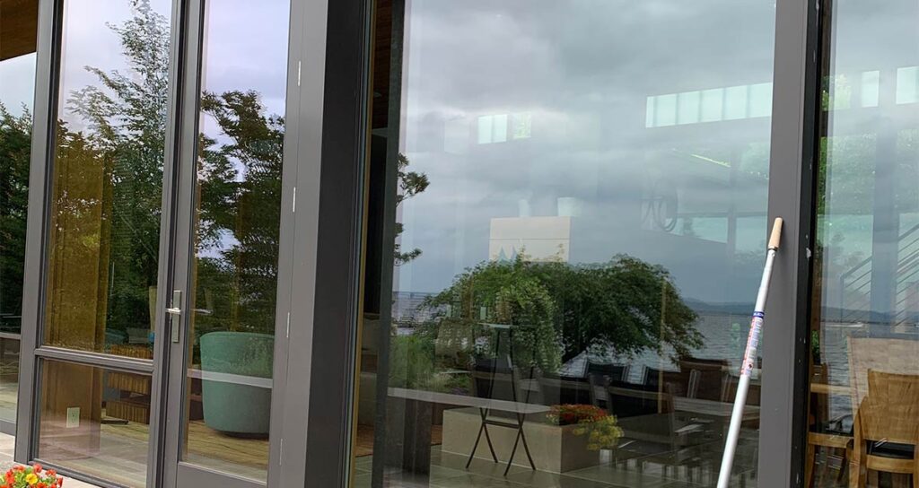 Window Cleaning in the Summer: Useful Tips